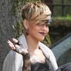 rihanna-et-ses-cheveux-bicolores-10306112pcnqa_1933.jpg