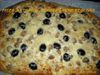 pizza oignons, crème fraiche et olives
