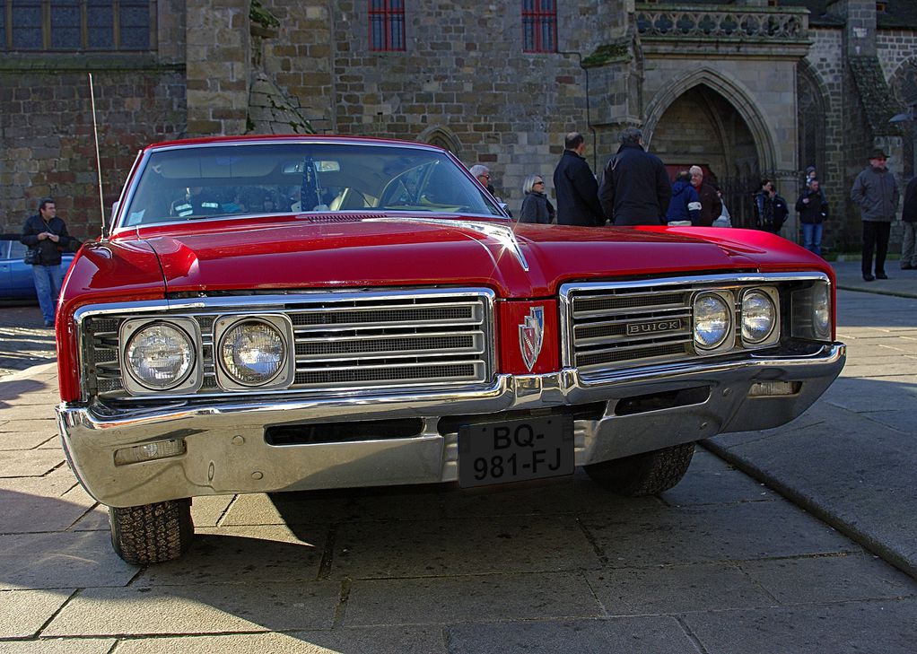 1-Buick Wildcat - 1967 10907