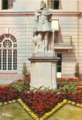 statue d'Henri IV visible maintenant à l'angle de la rue Henri Robbe et de la rue Henri Bertrand Saint-Germain-en-Laye