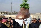 Irak:la sculpture de la chaussure jetée sur bush démontée