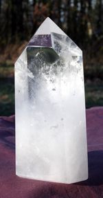 Cristal-de-roche--H13cm-L6-5cm-poids-626g--2-.jpg