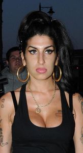 amy-winehouse-golf-als-neues-hobby-4