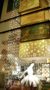 lv-vitrine3.JPG