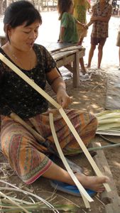 Fabrication de tamis en bambou - Champasak