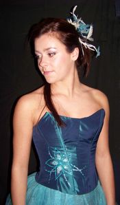 Bustier Pétrole turquoise peint à la main et orné de strass Bustier Pétrole turquoise peint à la main et orné de strass