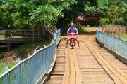 Viet Nam 2009 - Photos JD - J32 - Paksé 028 - le pont