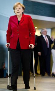 merkel-en-muletas-afp_8343-L0x0.jpg