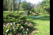 le-parc-de-l'office-de-tourisme- d'auffay