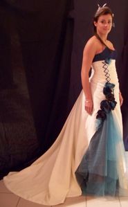 Robe de mariée Pétrole turquoise avec sa surjupe à traîne Robe de mariée Pétrole turquoise avec sa surjupe à traîne