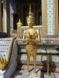 BANBGOK Grand Palais Statue (1)