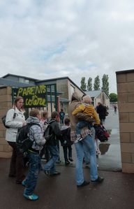 Blocage-ecole-11-juin-2012-Mammouth-B.jpg