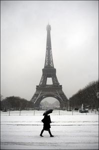 TOUR-EIFFEL-SOUS-LA-NEIGE.jpg