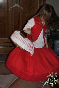Petit chaperon rouge sans la cape 3