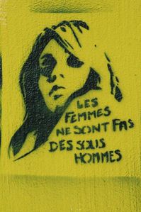 femmes sont pas sous hommes