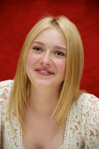 Dakota_Fanning__399_600_15_6_2010-_-08_21_11_008.jpg