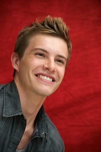 Xavier_Samuel__399_600_15_6_2010-_-08_25_04_005.jpg