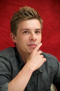 Xavier_Samuel__399_600_15_6_2010-_-08_25_24_002.jpg
