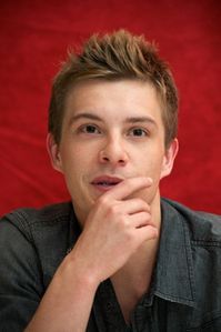 Xavier_Samuel__399_600_15_6_2010-_-08_25_37_004.jpg