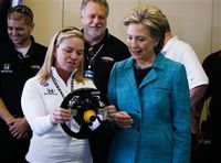 Sarah Fisher en compagnie d'Hillary Clinton