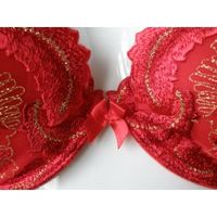 soutien-gorge-rouge-porte-bonheur.jpg