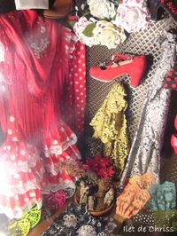 Robe espagnole rouge et blanche