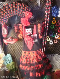 Robe espagnole rouge et noire