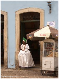 Salvador de Bahia Femme a la porte