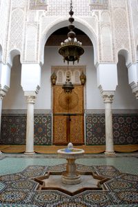 MEKNES_interieur-du-mausolee-moulay-ismail-meknes-maroc