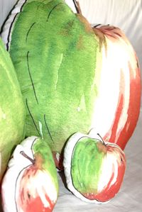 coussin-en-forme-de-pomme-aple-pilows-1.jpg