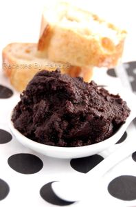 Tapenade aux olives noires, et palmiers feuilletés