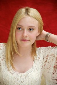 Dakota_Fanning__400_600_15_6_2010-_-08_21_38_007.jpg