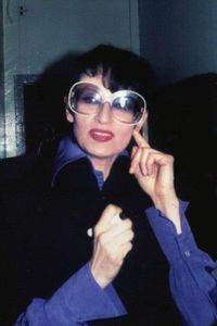 Portrait--en-chemise-et-grosses-lunettes-.JPG