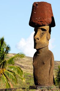 IPQ06_123-moai-pukao.jpg
