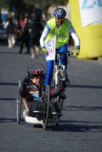 Maratonina di Lecco (6^ ed.). Dopo la Maratona di Siracusa, Stellario infiora con il suo ciclone una bella mezza, lottando con il forte vento