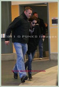 Kristen Stewart arriving @ VanCity airport 1