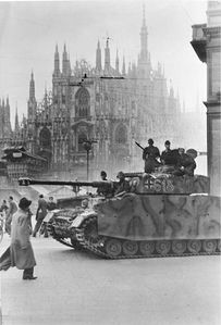 tedeschi-occupano-Milano-settembre-1943.jpg