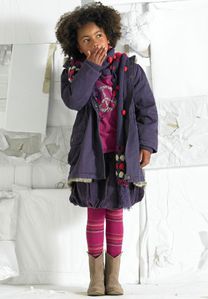 silhouette-enfant-fille-hiver-05-parka-collants-jupe-boule-