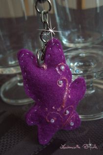 Porte clé Dame peluche dos