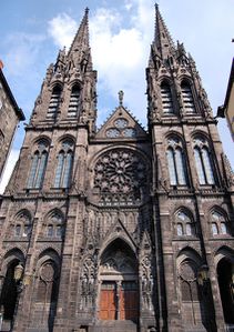 Facade_cathedrale_clermont-ferrand.jpg