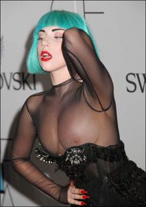 lady-gaga-seins-nus.jpg
