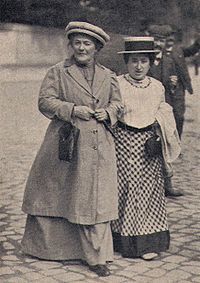 200px-Zetkin luxemburg1910[1]