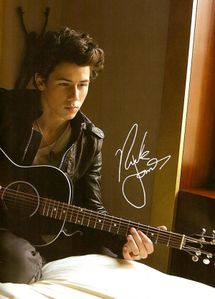 nick-jonas-tourbook--1-.jpg