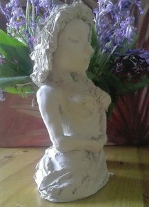 Portrait de femme : Vulnérable buste modelage d'argile F. Claire - Claire Frelon artiste peintre professionnel en Morbihan - Bretagne - France - galerie de peinture