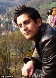 article-2042291-0E1C3BFB00000578-420_306x423.jpg