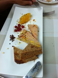Foie gras de canard maison en terrine, chutney de mangue au martini dry la mare aux diables