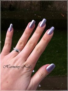 swatch-d-un-vernis-salome-violet-nacrer.jpg