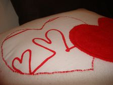 applique coeur sur coussin