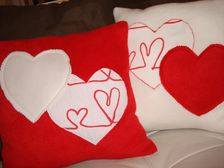 coussin canape rouge balnc coeur