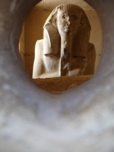 Statue de Djeser à l'intérieur du Serdab